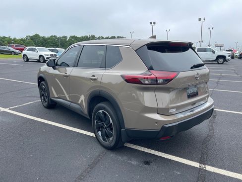 Used 2024 Nissan Rogue SV FWD image 14