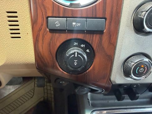 Used 2015 Ford F250 Lariat w/ Lariat Ultimate Package AWD/4WD image 18