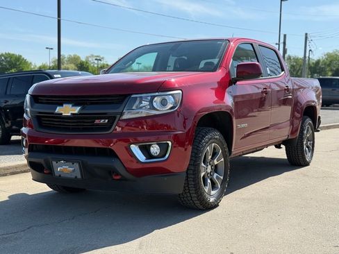 Used 2017 Chevrolet Colorado Z71 AWD/4WD image 2