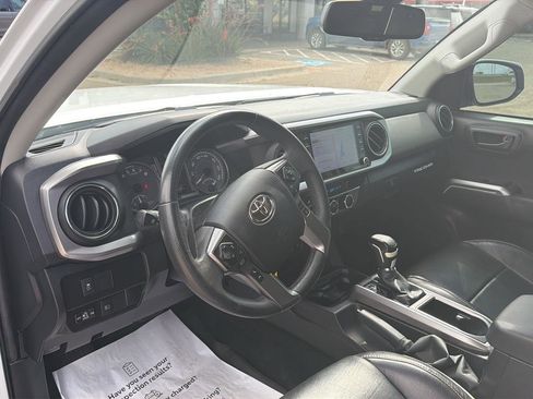 Used 2022 Toyota Tacoma SR5 RWD image 18