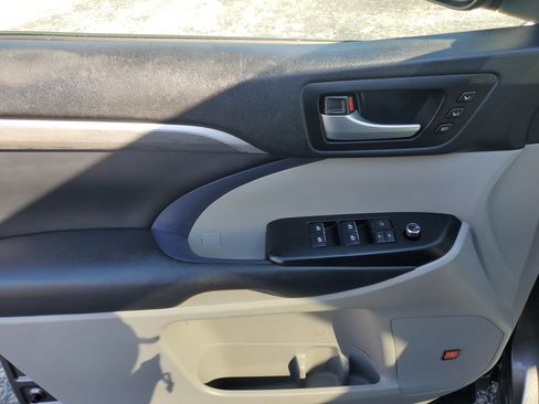 Used 2019 Toyota Highlander Limited image 24