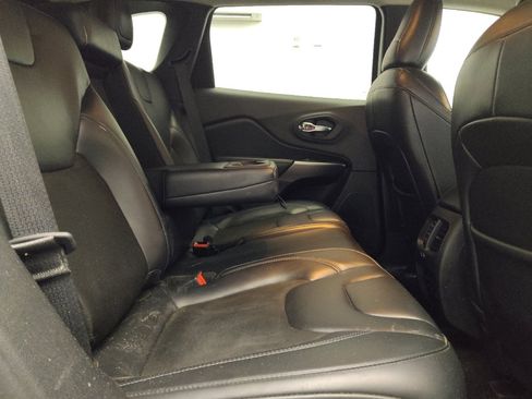 Used 2020 Jeep Cherokee Latitude Plus FWD image 19