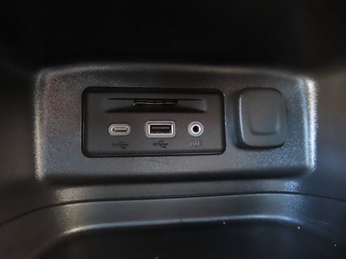 Used 2023 Chevrolet Equinox RS w/ RS Leather Package AWD/4WD image 10
