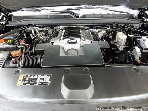 Used 2018 Cadillac Escalade Premium Luxury image 27