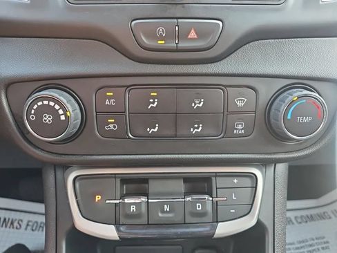 Used 2023 GMC Terrain SLE w/ LPO, Floor Liner Package FWD image 27