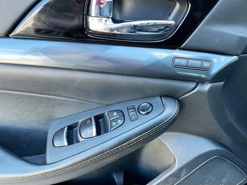Used 2023 Nissan Maxima SR w/ Sport Mat Group FWD image 18