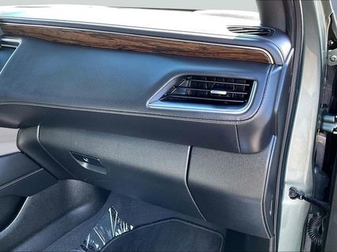 Used 2023 Chevrolet Suburban Premier image 27