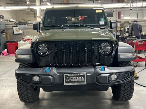 Used 2023 Jeep Wrangler Unlimited w/ Cold Weather Group AWD/4WD image 3