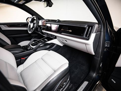 Certified 2024 Porsche Cayenne Coupe AWD/4WD image 28