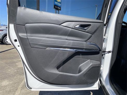 Certified 2025 Chevrolet Traverse LT image 37