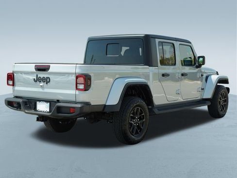 Used 2023 Jeep Gladiator Sport AWD/4WD image 9
