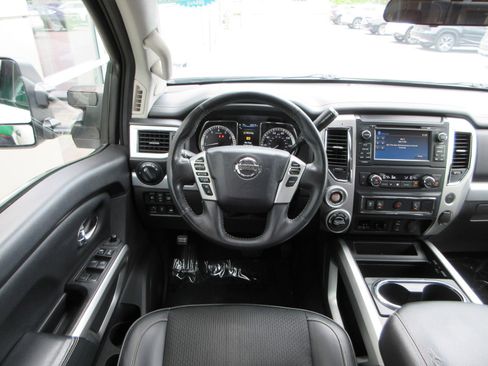 Used 2017 Nissan Titan PRO-4X AWD/4WD image 34