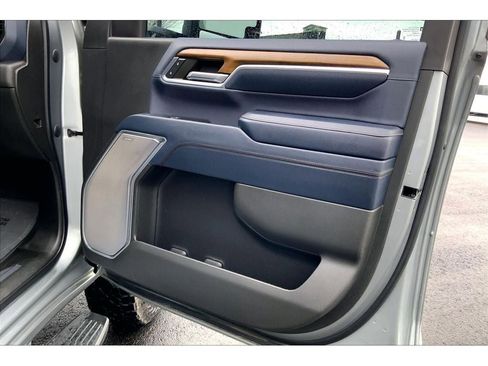 Used 2024 Chevrolet Silverado 3500 High Country w/ Technology Package image 26