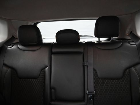 Used 2021 Jeep Compass Latitude FWD image 16