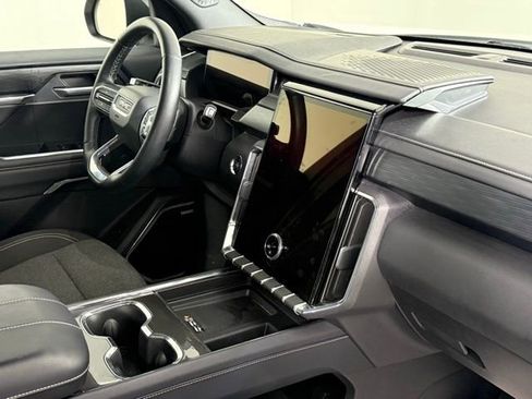 Used 2025 GMC Acadia Elevation image 30