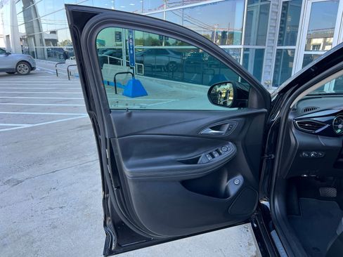 Used 2021 Buick Encore GX Select w/ Sport Touring Package FWD image 10