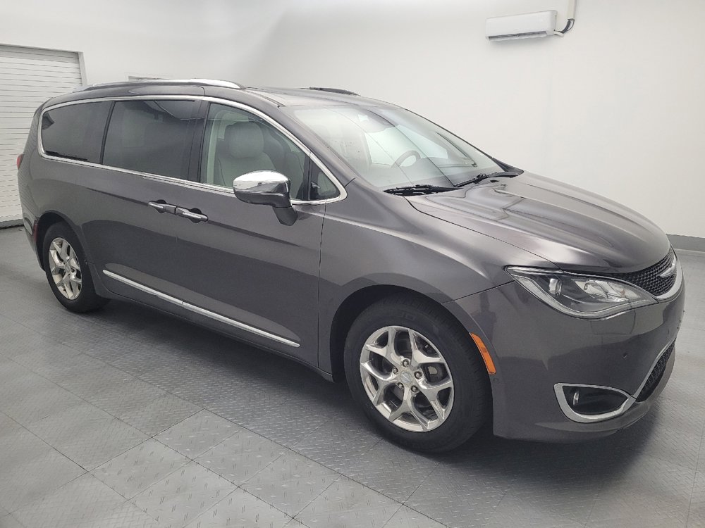 Used 2017 Chrysler Pacifica Limited w/ UConnect Theater Package FWD image 11