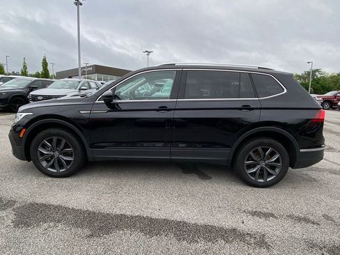 Used 2022 Volkswagen Tiguan SE w/ Panoramic Sunroof Package image 4