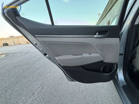 Used 2017 Hyundai Elantra Limited image 41