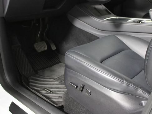 Used 2023 Tesla Model Y Long Range image 11