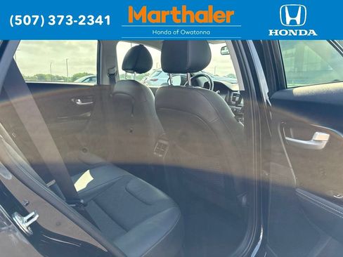 Used 2018 Kia Niro EX FWD image 18