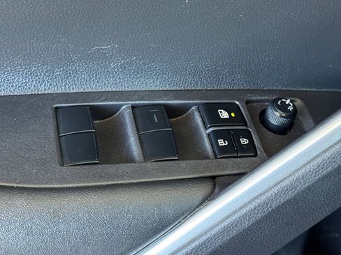 Used 2024 Toyota Corolla Cross XLE FWD image 14