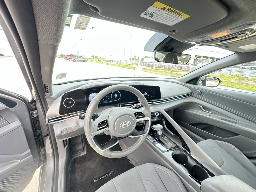 Used 2024 Hyundai Elantra SEL w/ Convenience Package FWD image 10