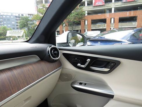 Used 2026 Mercedes-Benz GLC 300 4MATIC image 15