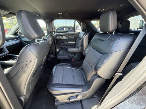 Used 2025 Ford Explorer ST-Line image 31