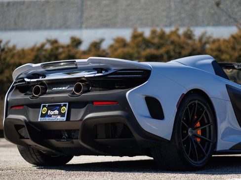 Used 2016 McLaren 675LT Spider image 29