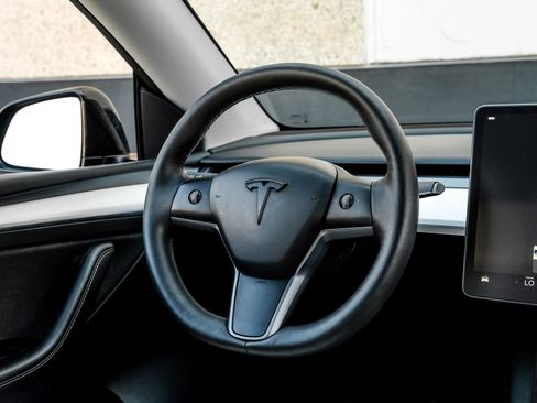 Used 2022 Tesla Model Y Performance AWD/4WD image 23