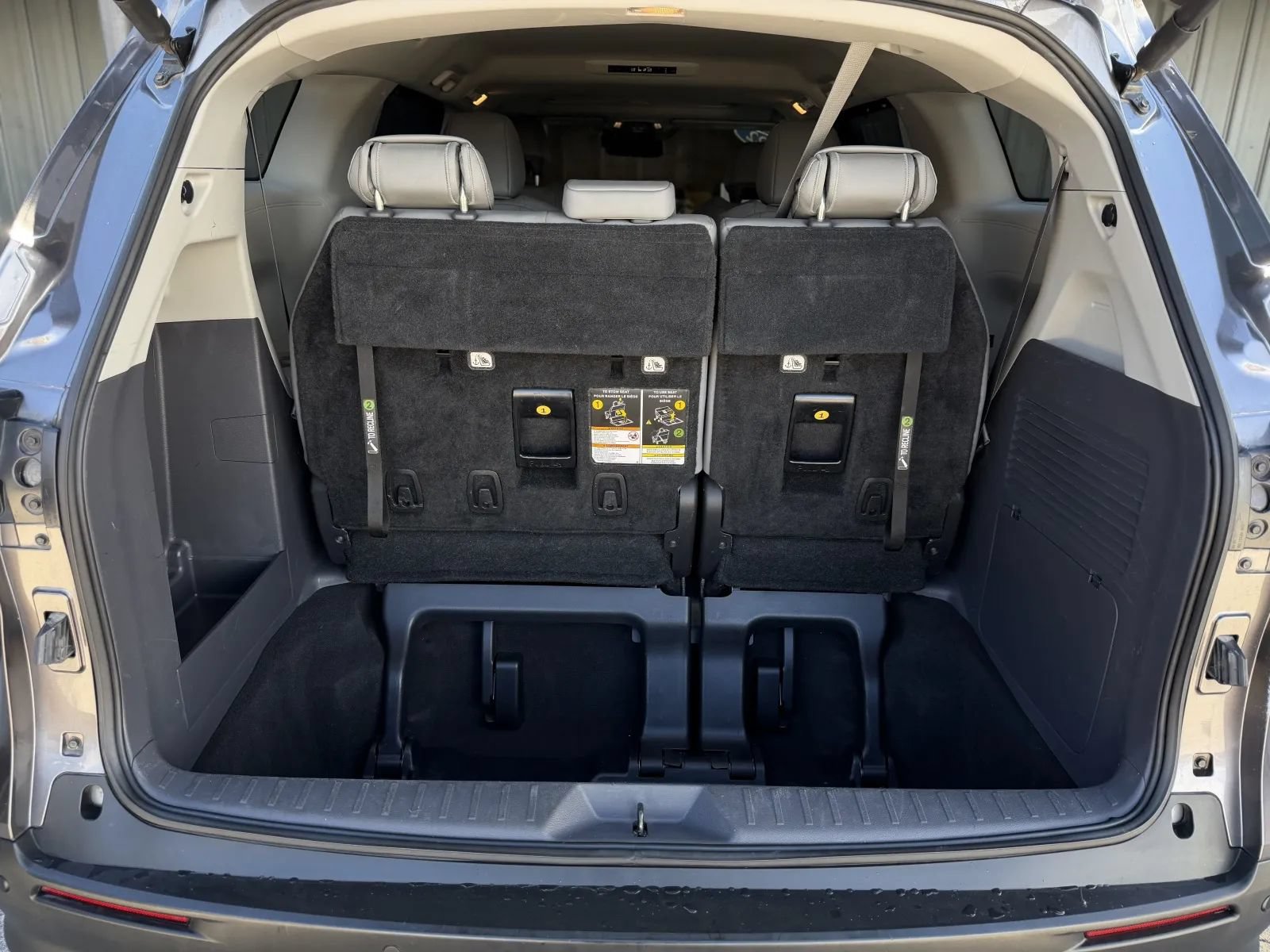 Used 2022 Toyota Sienna XLE FWD image 18