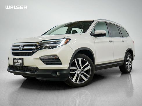Used 2018 Honda Pilot Touring image 1
