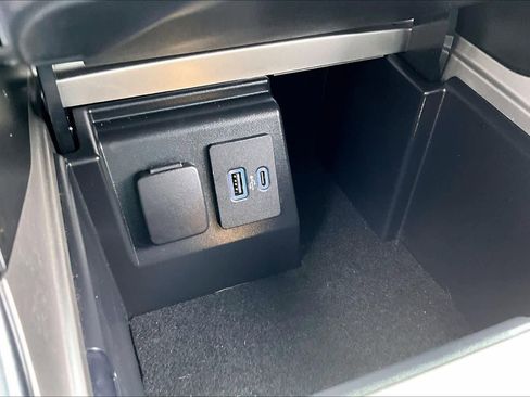 Certified 2021 Ford Explorer XLT w/ Equipment Group 202A image 32