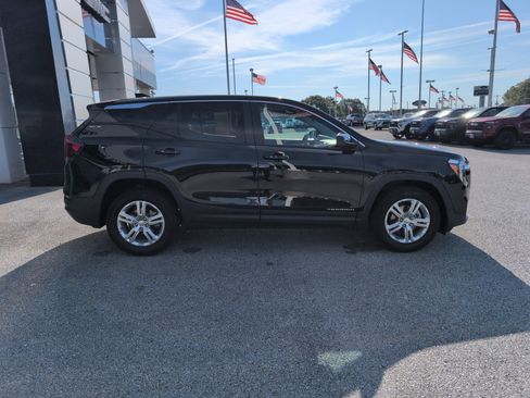 Used 2024 GMC Terrain SLE image 9