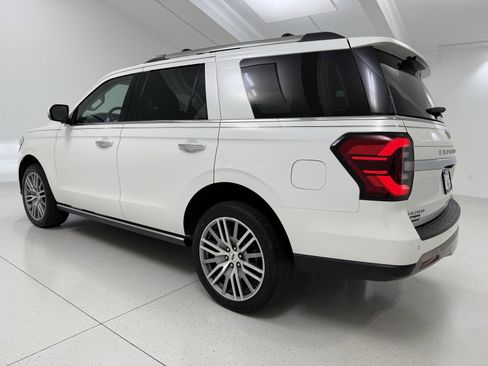 Used 2022 Ford Expedition Limited image 5