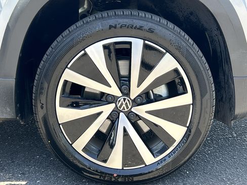 Used 2024 Volkswagen Taos SE FWD image 7