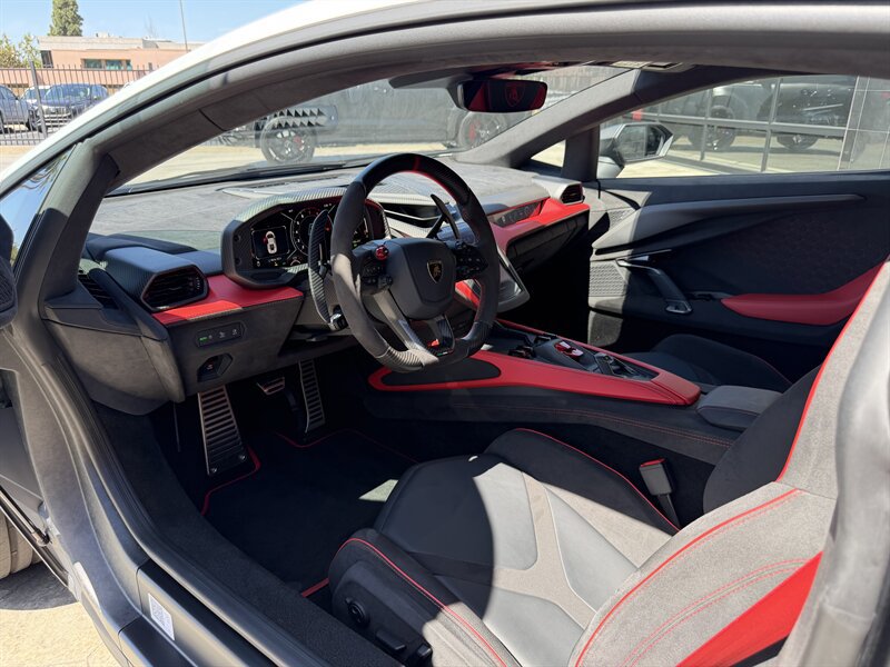 Used 2026 Lamborghini Revuelto AWD/4WD image 14
