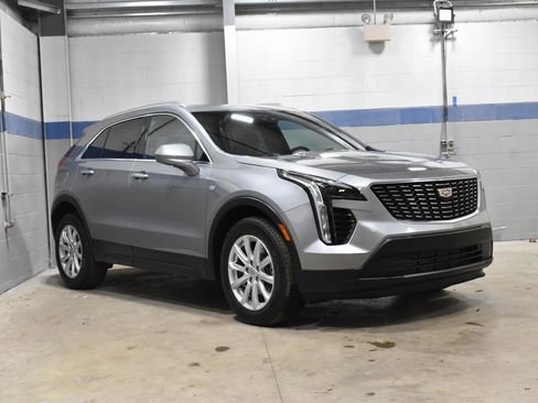 Used 2023 Cadillac XT4 Luxury w/ Cold Weather Package image 32