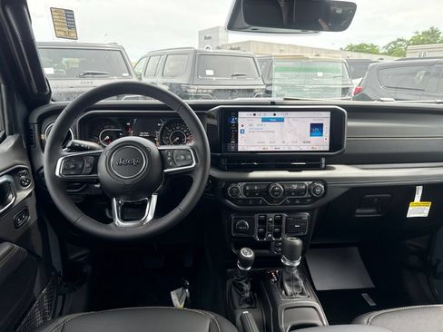 New 2026 Jeep Wrangler Unlimited Sahara AWD/4WD image 18