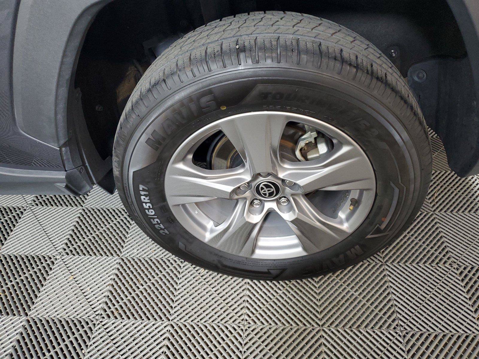 Used 2025 Toyota RAV4 XLE FWD image 7