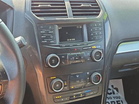 Used 2018 Ford Explorer XLT image 14