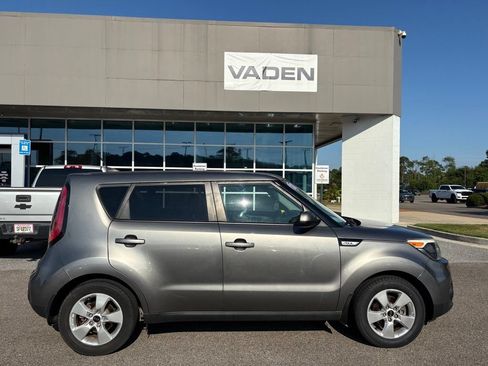 Used 2018 Kia Soul FWD image 6
