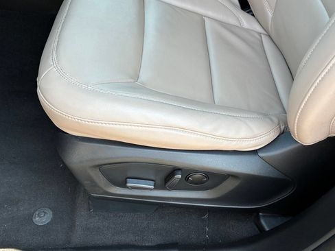 Used 2023 Ford Explorer XLT w/ Equipment Group 202A AWD/4WD image 15