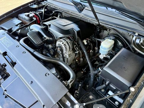 Used 2010 Chevrolet Suburban LS w/ Interior Plus Package image 10