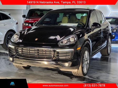 Used 2018 Porsche Cayenne Platinum Edition w/ Premium Package image 3