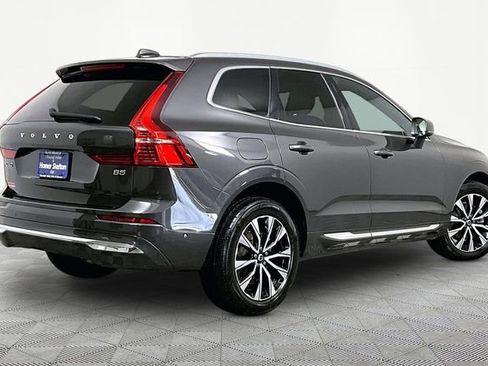 Used 2023 Volvo XC60 B5 Plus image 12