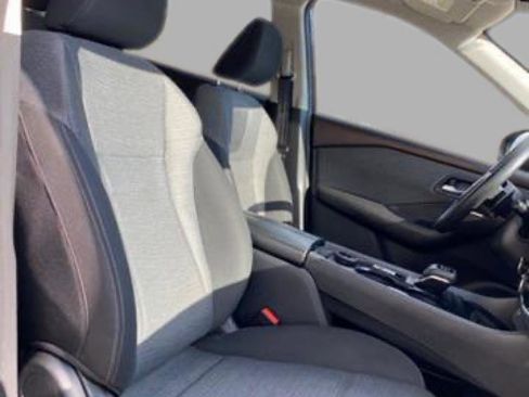 Used 2022 Nissan Rogue SV image 33