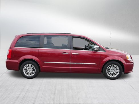 Used 2015 Chrysler Town & Country Touring-L w/ Driver Convenience Group FWD image 8