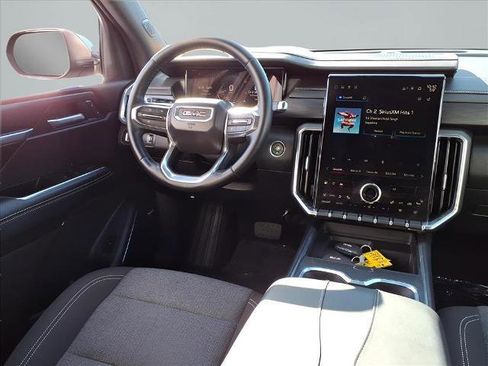 Used 2025 GMC Acadia Elevation image 10